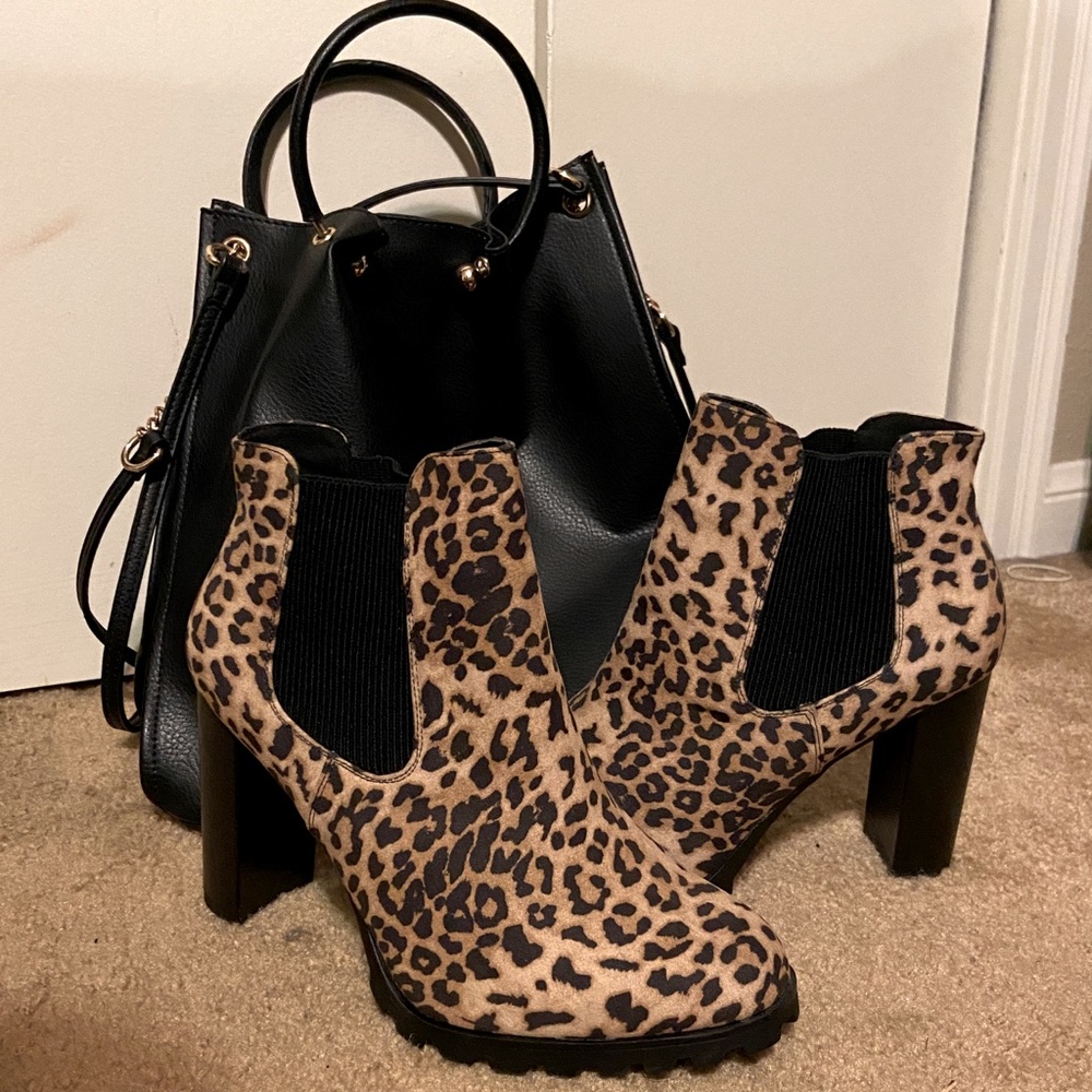 Shoe dazzle Lug Sole Leopard Print Boots